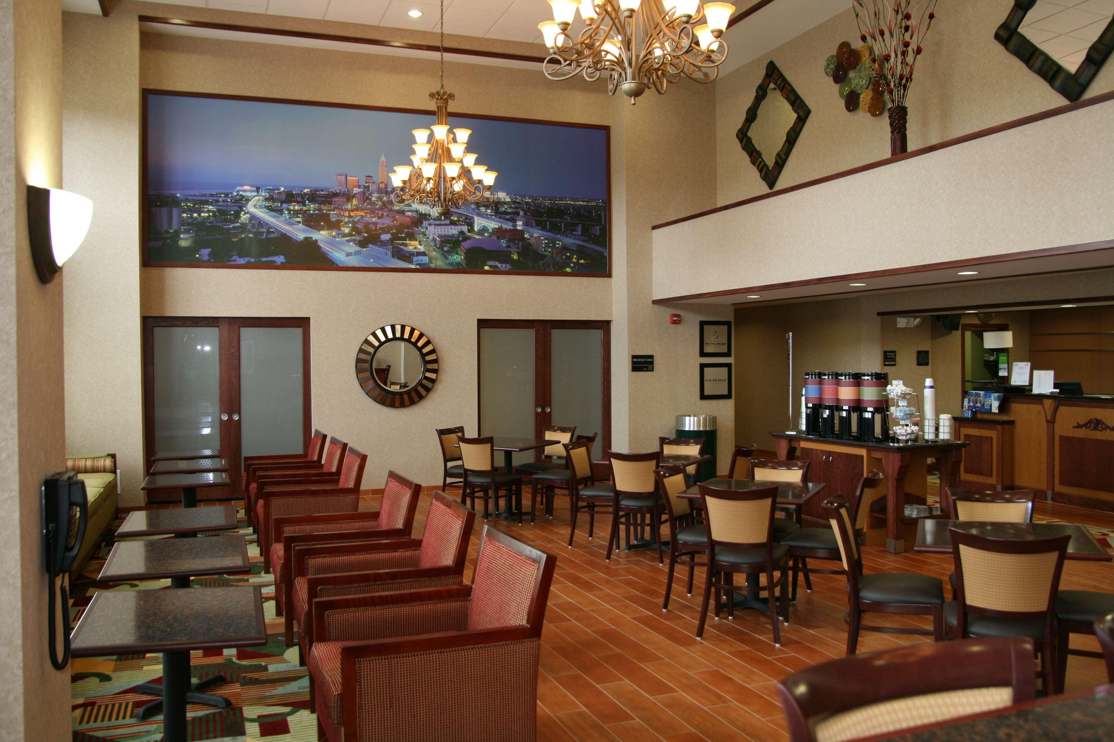 Hampton Inn & Suites Cleveland-Mentor Restoran gambar