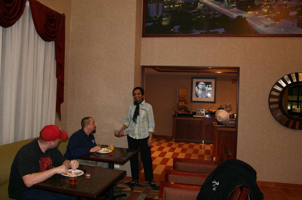 Hampton Inn & Suites Cleveland-Mentor Restoran gambar